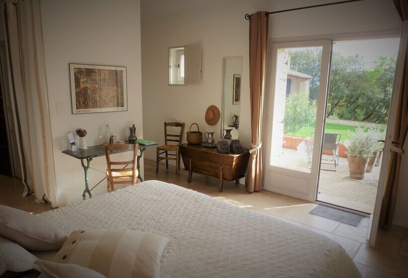 اتاق راحتی با چشم‌انداز استخر, Les Terrasses   Gordes