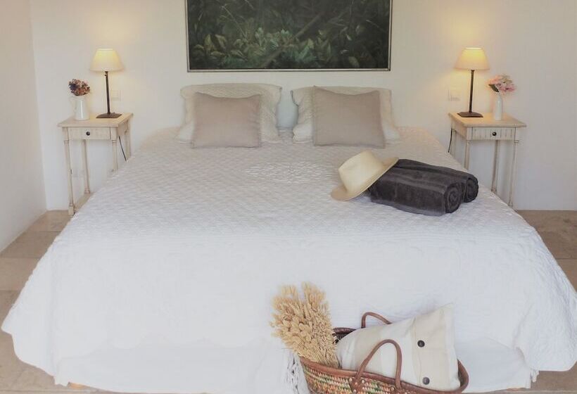 اتاق راحتی با چشمانداز استخر, Les Terrasses Gordes