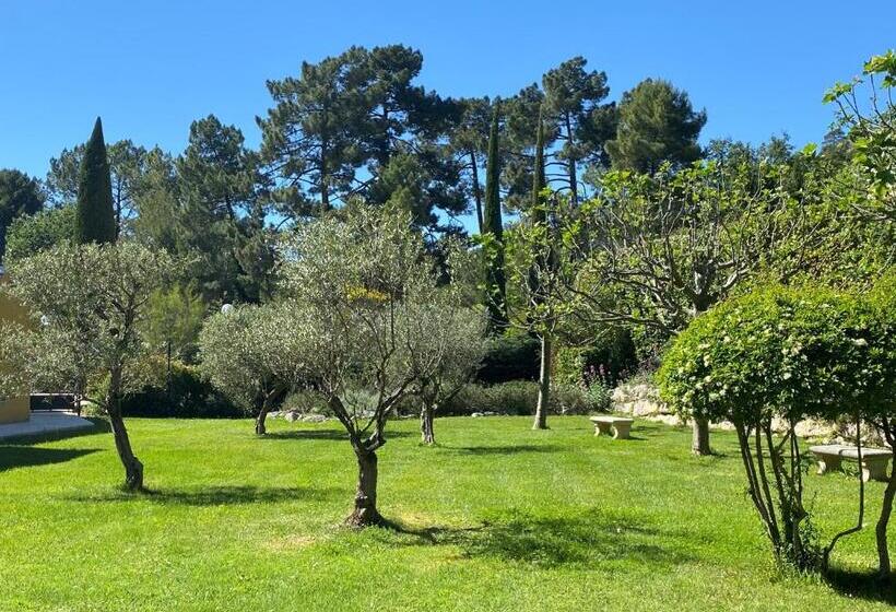 ガーデンビュークラシックルーム, Les Sables D Ocre & Spa