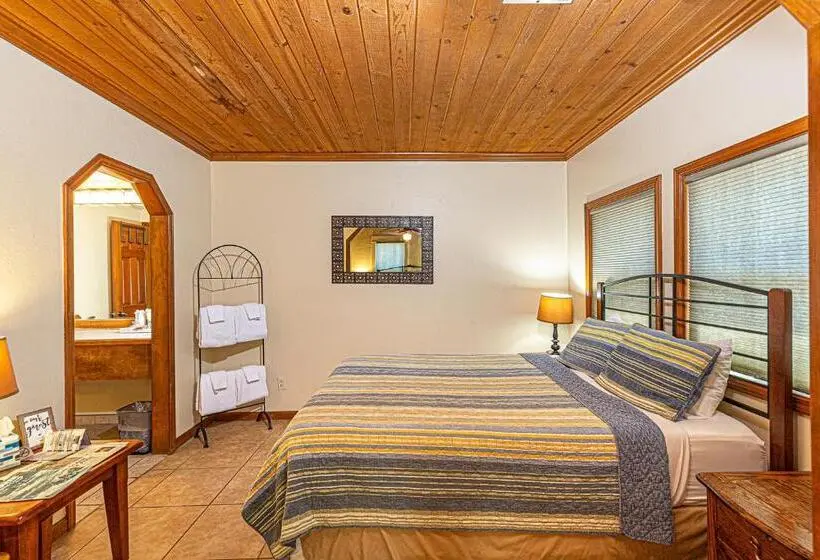 سوییت, River Rock Inn