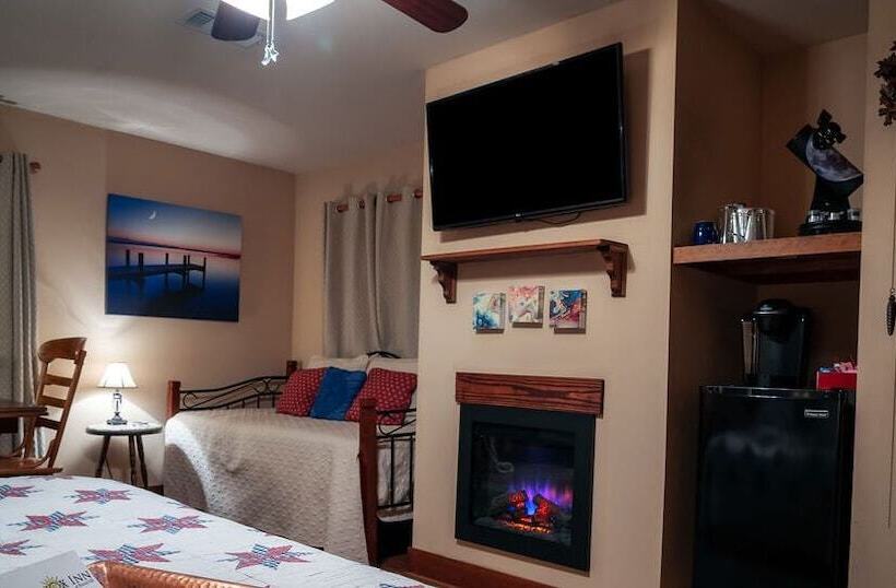 스탠다드 스튜디오 더블 침대, Equinox Inn At Canyon Lake