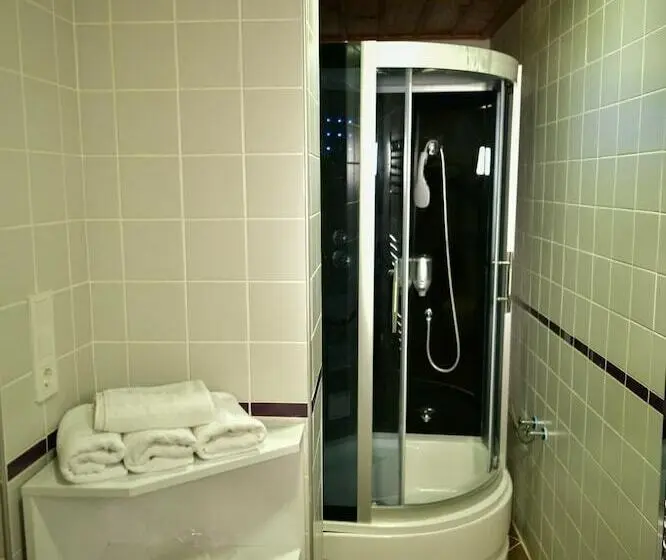 اتاق لوکس سه تخته, Cifte Konak Butik Otel