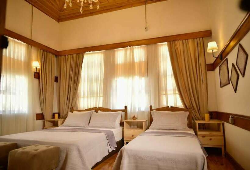 اتاق لوکس سه تخته, Cifte Konak Butik Otel
