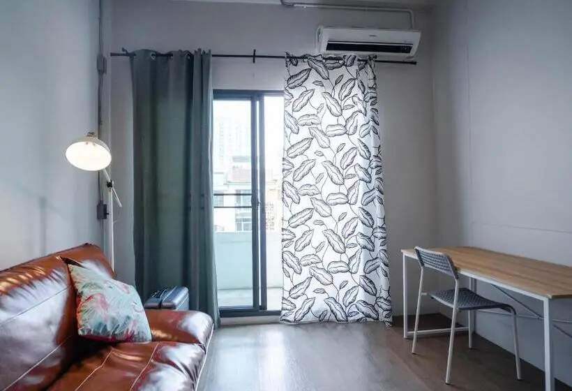 استودیوی استاندارد, Hybrit Hostel&cafe