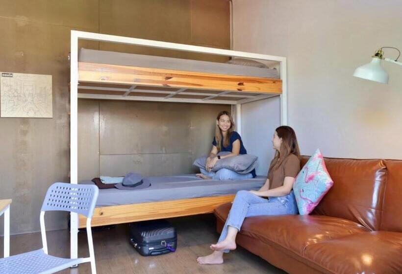 استودیوی استاندارد, Hybrit Hostel&cafe