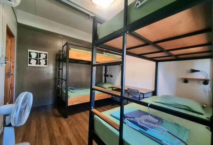 استودیوی استاندارد, Hybrit Hostel&cafe