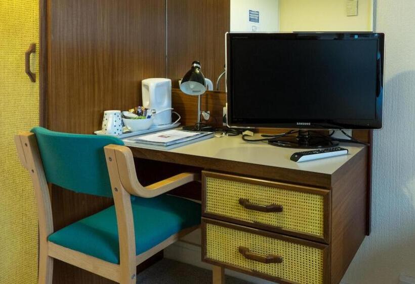 Quarto Estandar Individual, Cedars Apartment