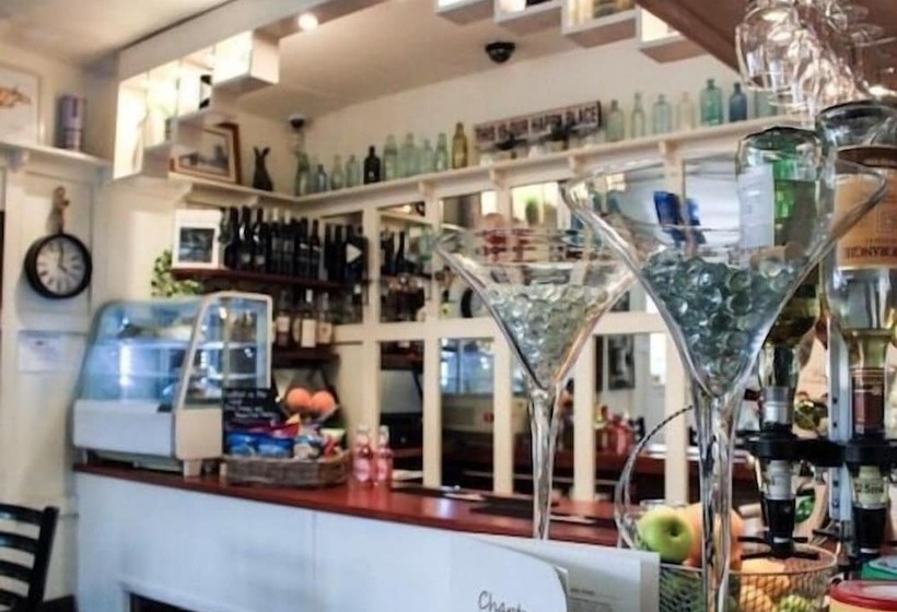 Номер Superior, Chapter Two Bar