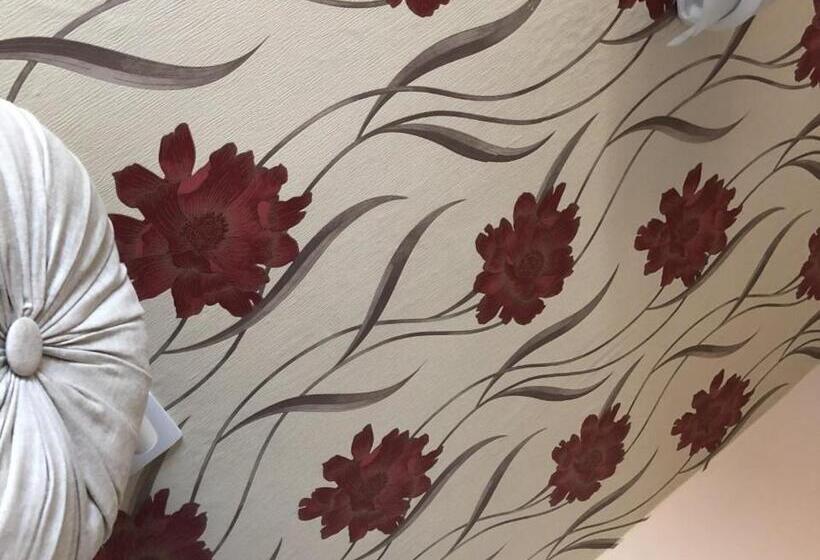 Номер Superior, Chapter Two Bar