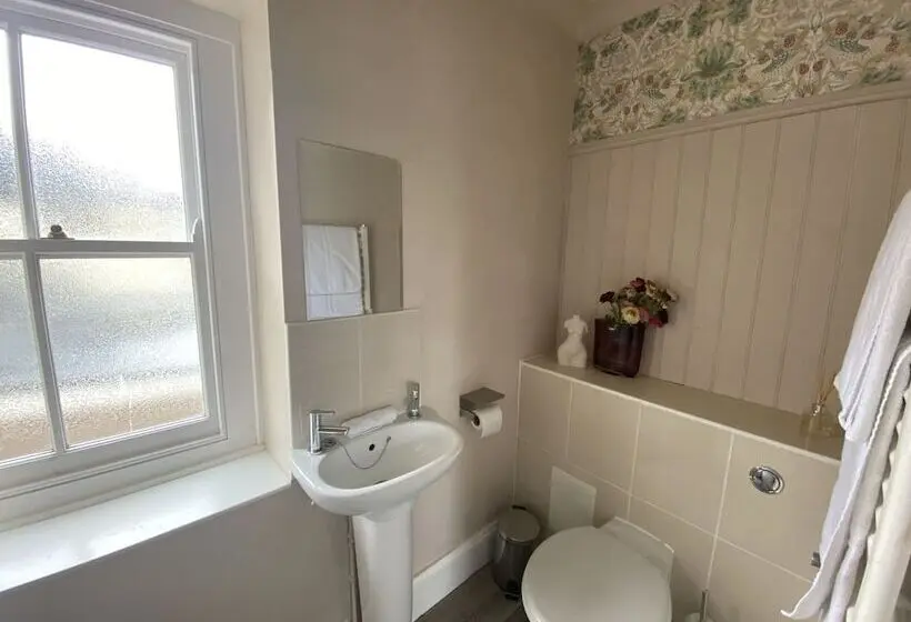 Standard-studio, One Drake Road, Tavistock, Devon