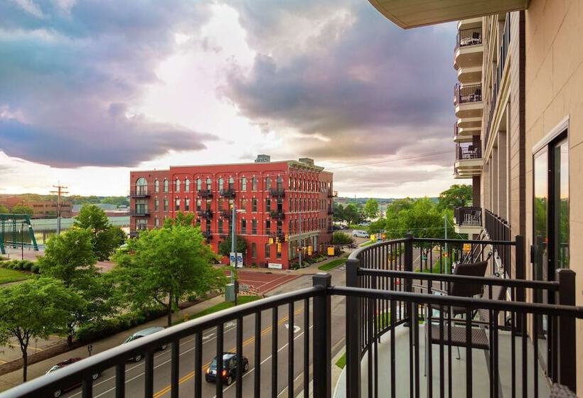 سوئیت با چشم‌انداز, Embassy Suites By Hilton Grand Rapids Downtown,mi