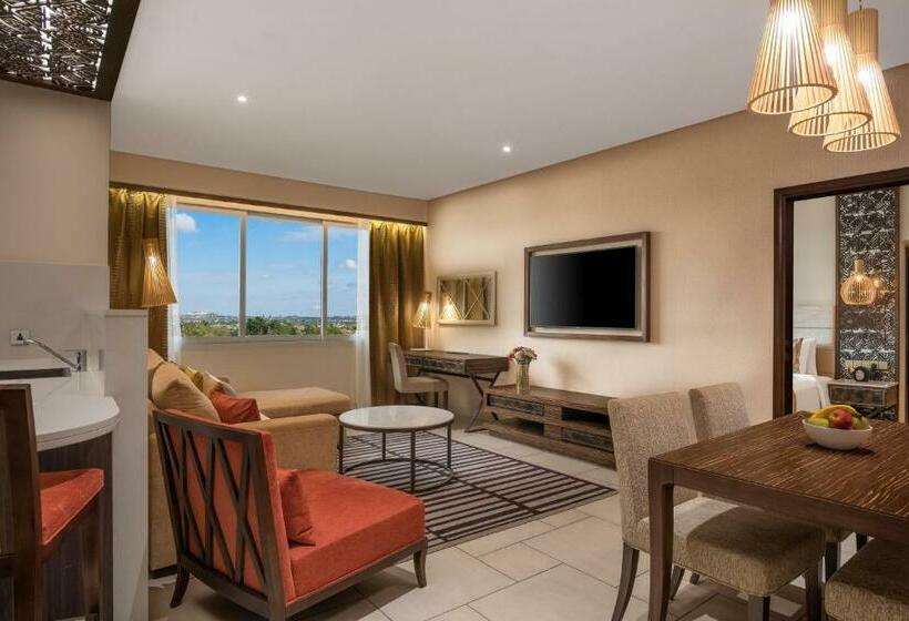 سوییت لوکس, Neelkanth Sarovar Premiere