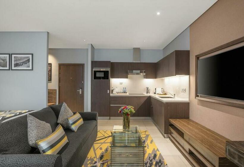 سوییت اجرایی, Neelkanth Sarovar Premiere