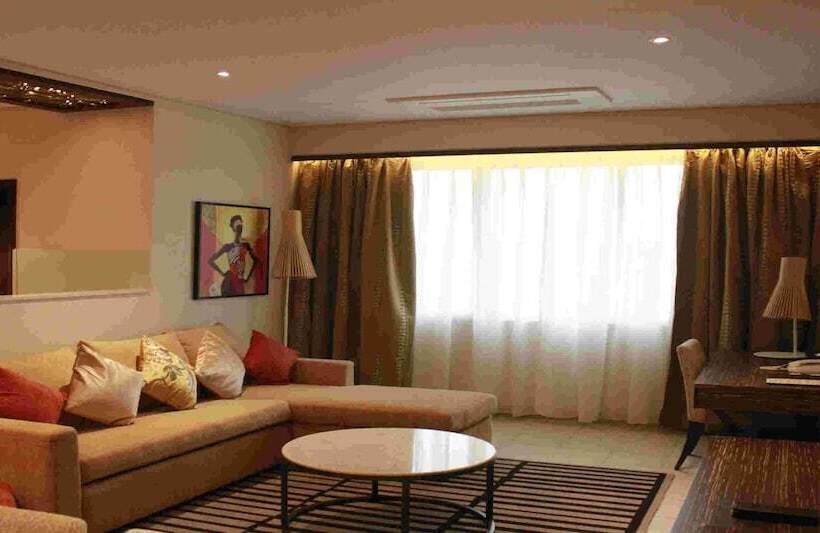 سوییت لوکس, Neelkanth Sarovar Premiere