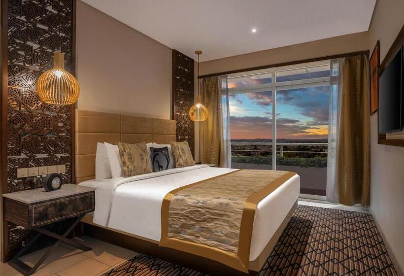 سوییت لوکس, Neelkanth Sarovar Premiere