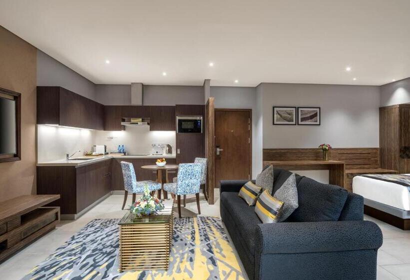 سوییت اجرایی, Neelkanth Sarovar Premiere