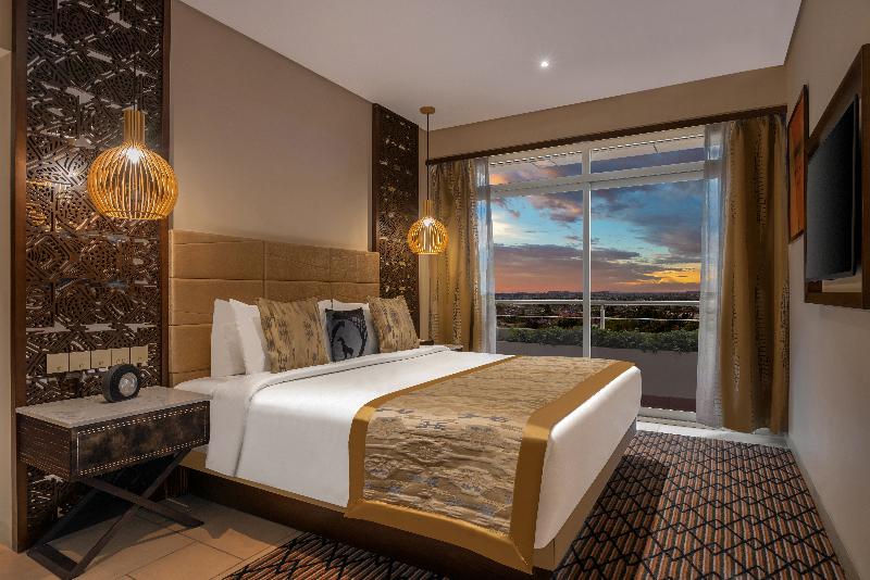 سوییت لوکس, Neelkanth Sarovar Premiere