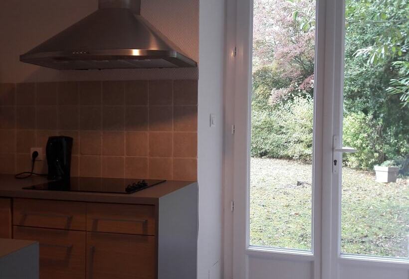 جناح, Chambre D Hotes Les Rives De La Tronne