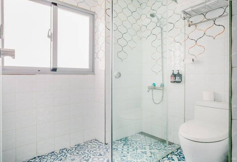 سوییت خانوادگی, Party Of The Ocean B&b