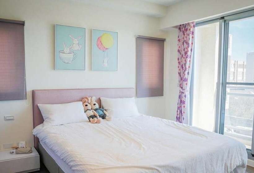 سوییت خانوادگی, Party Of The Ocean B&b