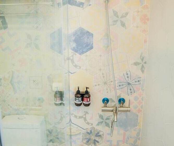 سوییت خانوادگی, Party Of The Ocean B&b