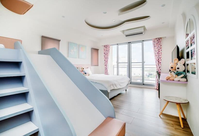 سوییت خانوادگی, Party Of The Ocean B&b