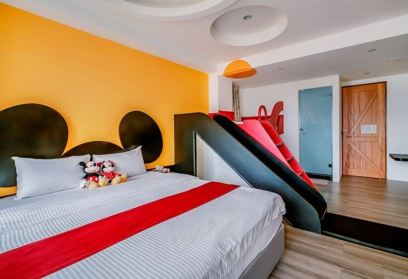 سوییت خانوادگی, Party Of The Ocean B&b