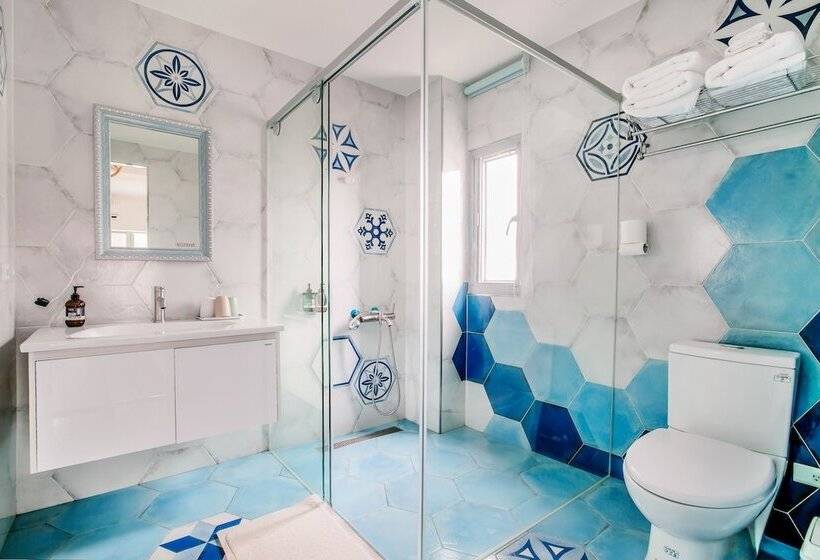 اتاق سوپریور سه تخته, Party Of The Ocean B&b