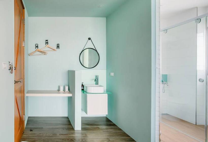 اتاق استاندارد چهار تخته با چشم‌انداز دریا, Party Of The Ocean B&b