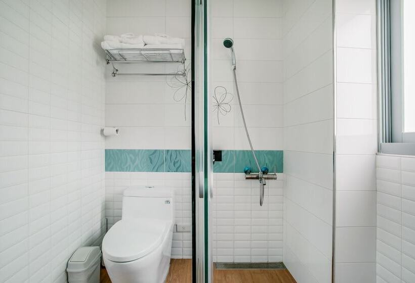 اتاق استاندارد چهار تخته با چشم‌انداز دریا, Party Of The Ocean B&b