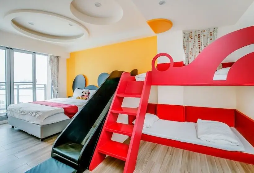سوییت خانوادگی, Party Of The Ocean B&b