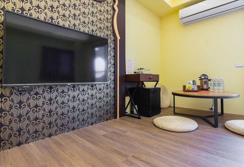 سوییت خانوادگی, Party Of The Ocean B&b