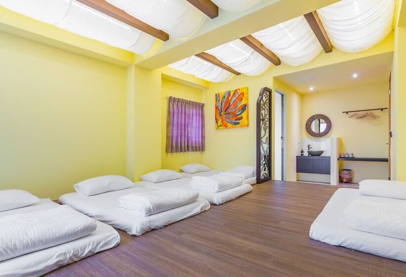 سوییت خانوادگی, Party Of The Ocean B&b