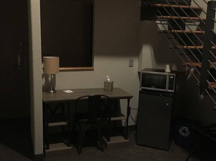 غرفة قياسية لذوى الاحتياجات الخاصة, The Hotel Sturgis