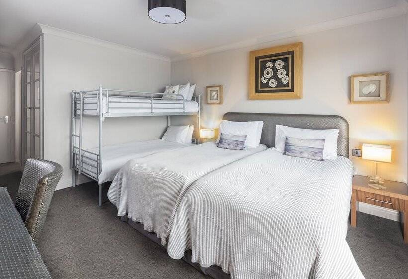 Family Room, Rags Hotel Bar & Restaurant