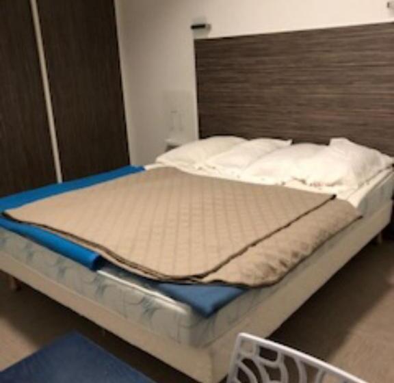 דירת חדר, Résidence Moderne