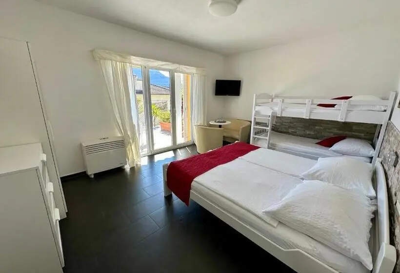 Standard Kolmen Hengen Huone, Garni Morettina
