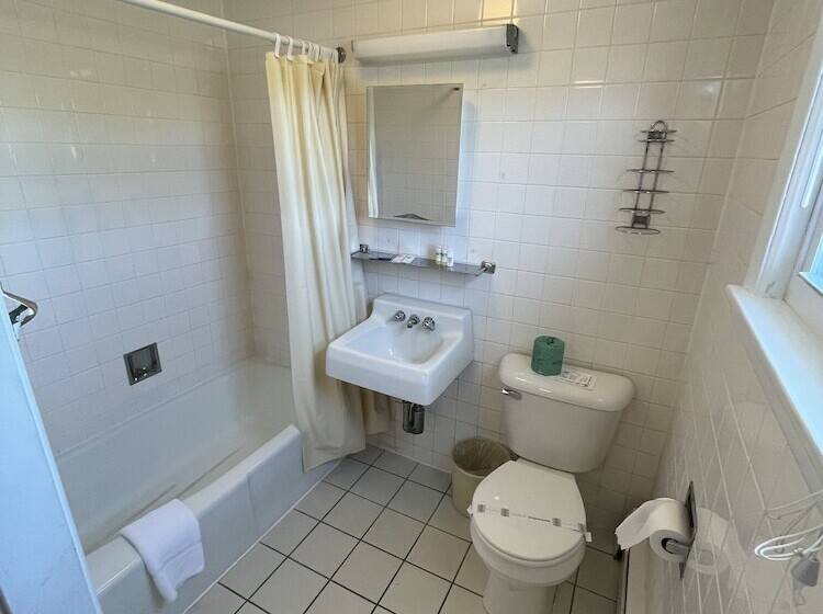 اتاق لوکس, Beau Rivage Motel