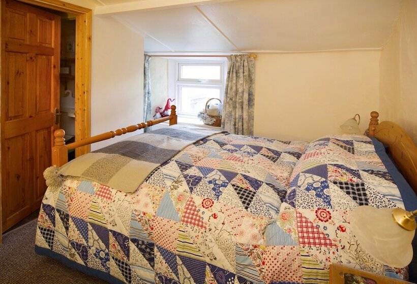 חדר משפחתי, Vine Cottage