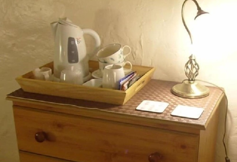 חדר משפחתי, Vine Cottage