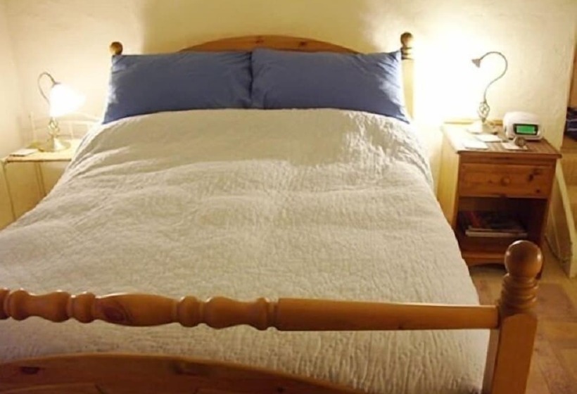 חדר משפחתי, Vine Cottage