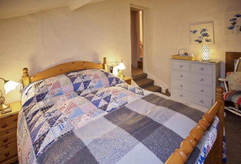 חדר משפחתי, Vine Cottage