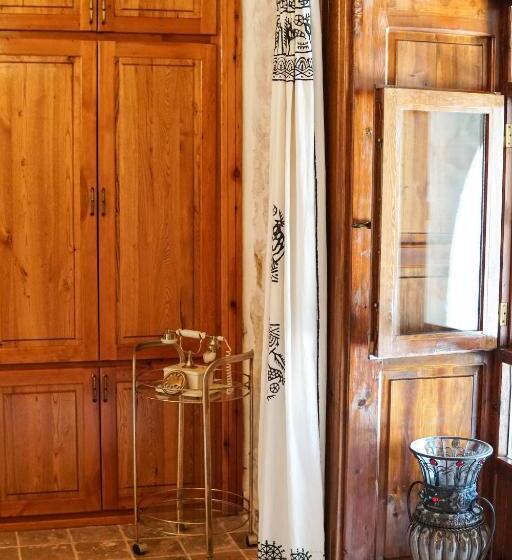 اتاق لوکس با چشم‌انداز دریا, Likya Yolu Palas