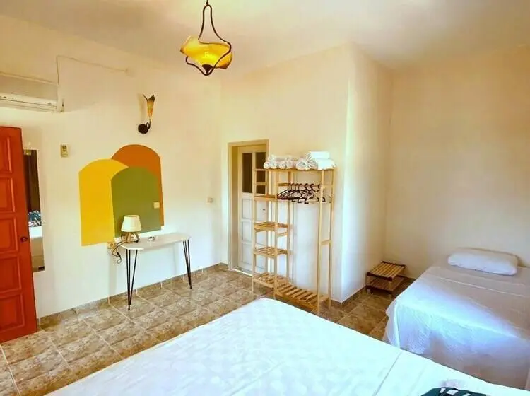Standard Kolmen Hengen Huone, Mavi Pansiyon