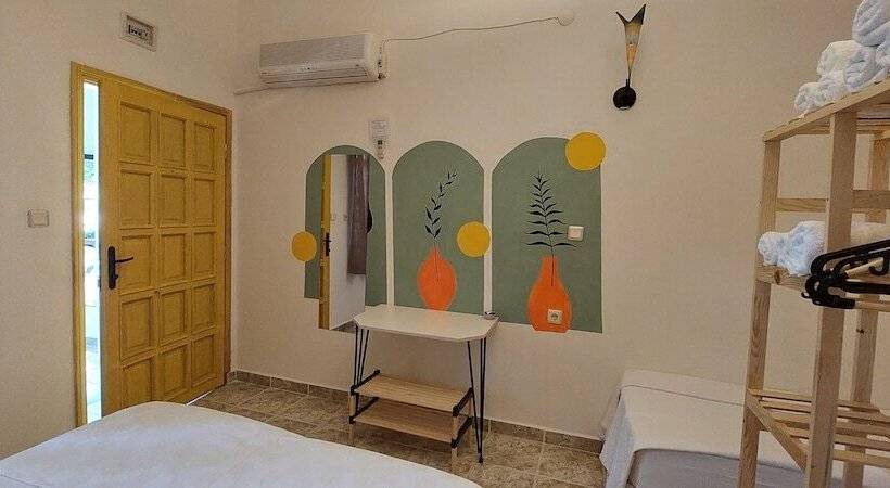 اتاق استاندارد سه نفره, Mavi Pansiyon