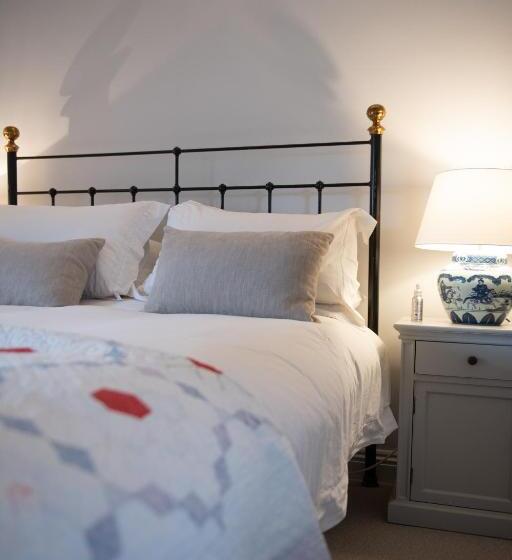 اتاق لوکس با تخت بزرگ, Barton Cottage Bed And Breakfast