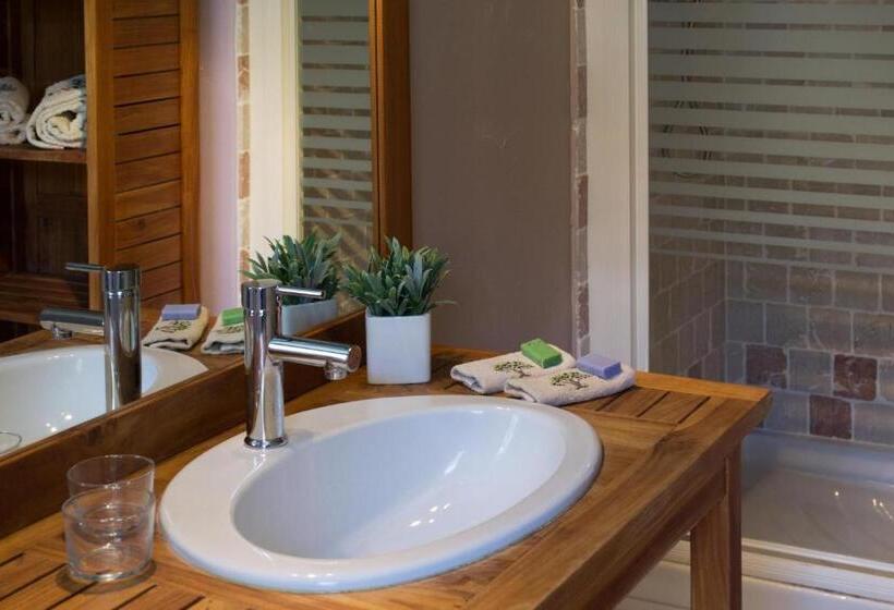 חדר משפחתי, Le Bouquet De L'aromate