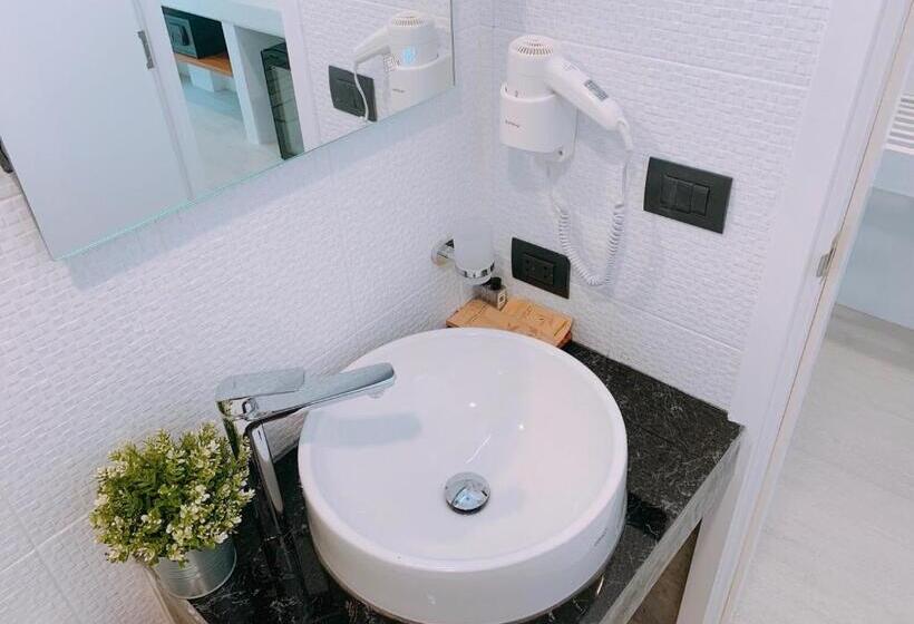 キングサイズベッドのスーペリアルーム, Blue Tao Beach Hotel   Sha Plus