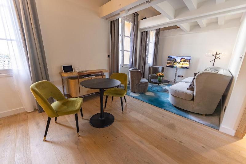 メゾネットスイート, Chateau De La Gaude