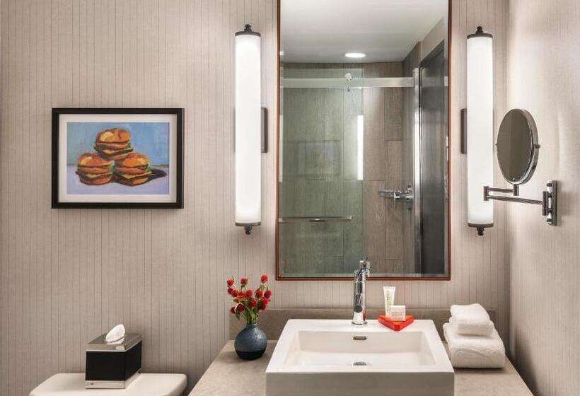 身障者適用キングサイズベッドルーム, Graduate By Hilton Columbus